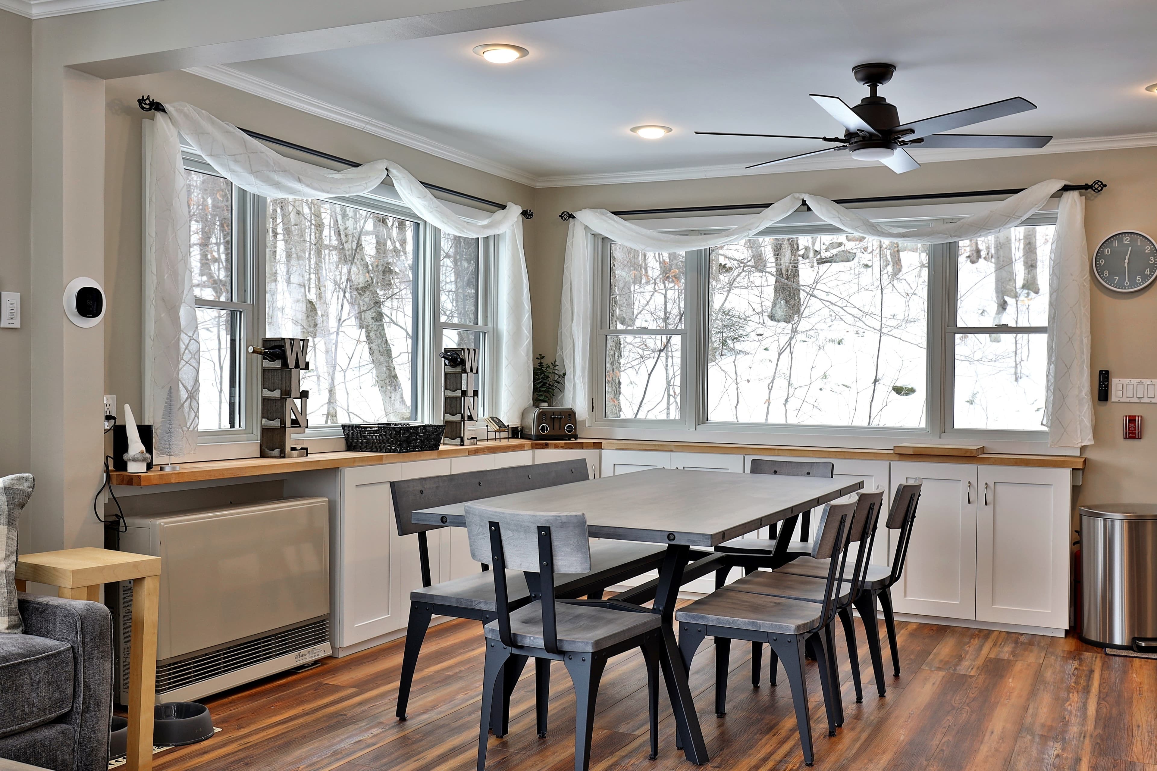 Dining room area seats 8 comfortably.  Gorgeous natural lighting.  Enjoy!