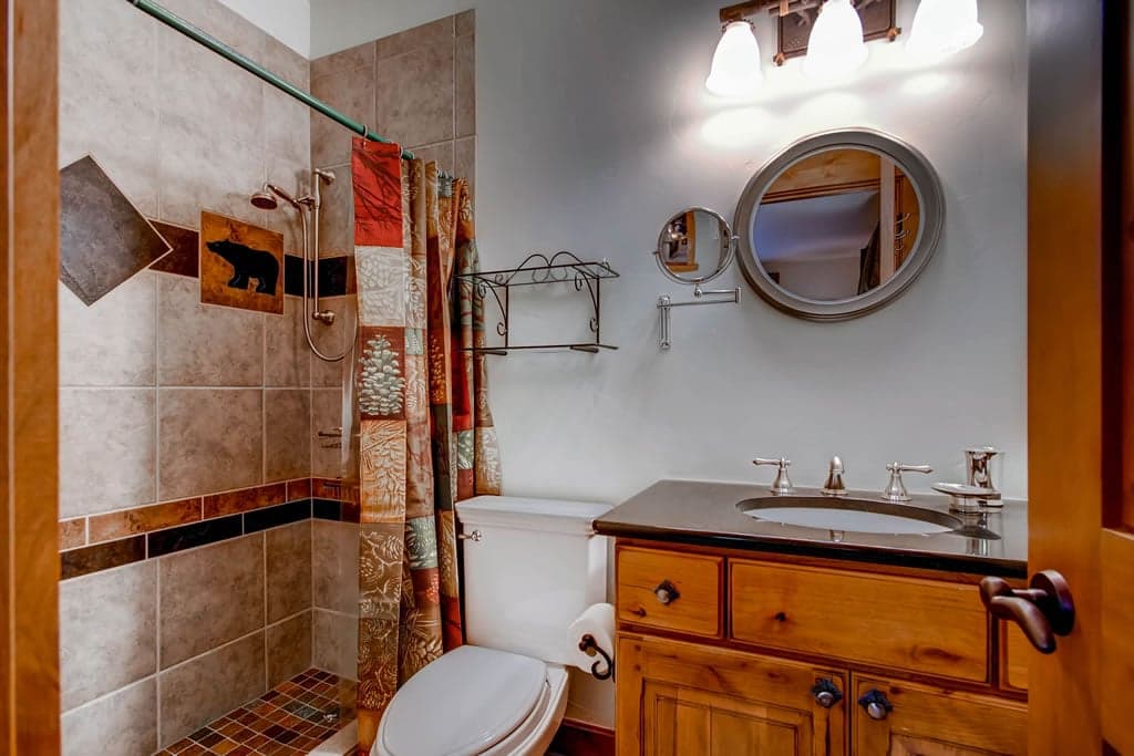 Bathroom - Hatari Lodge - Breckenridge Vacation Rental