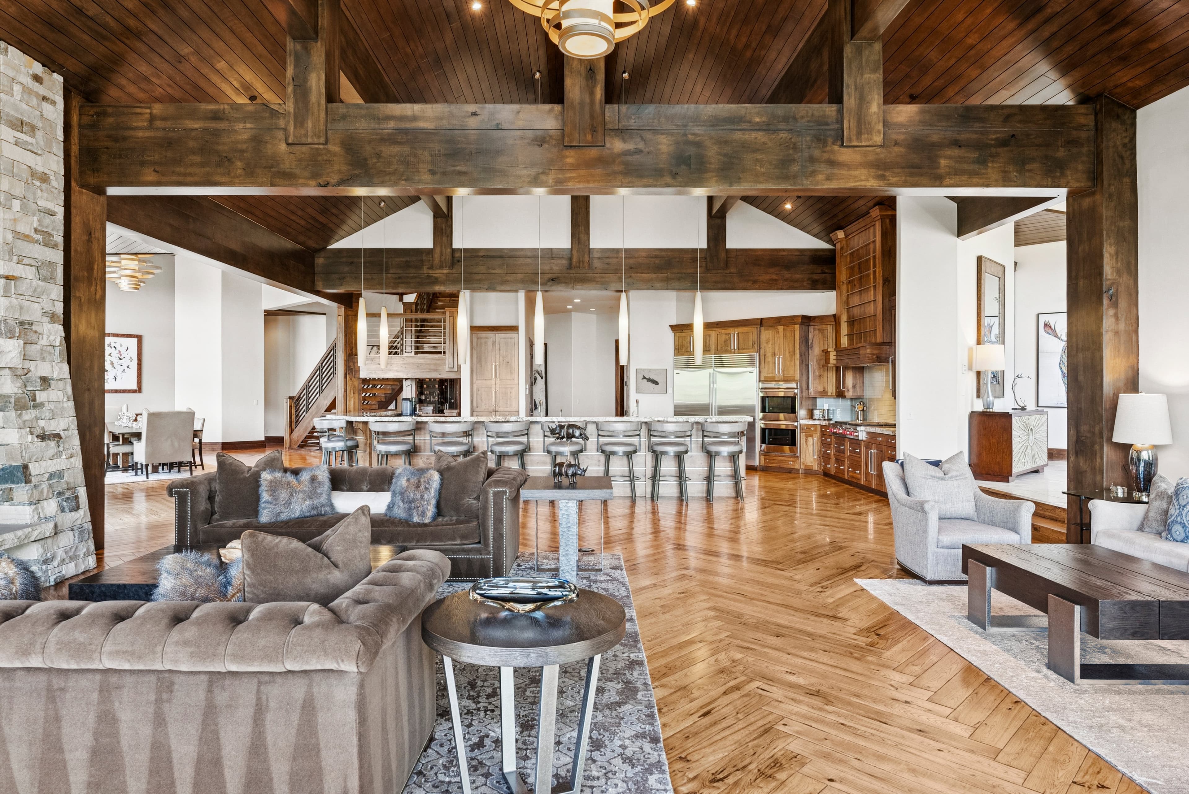 lots of entertaining space at grandview