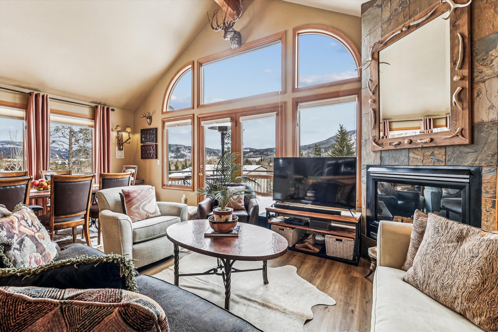 Living Area - Royal Mountain Retreat - Frisco Vacation Rental