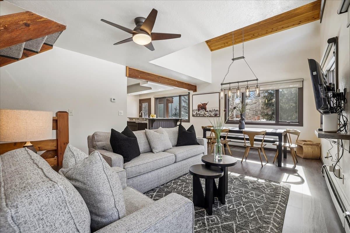 Living Area - Villa Mount Royal - Frisco Vacation Rental