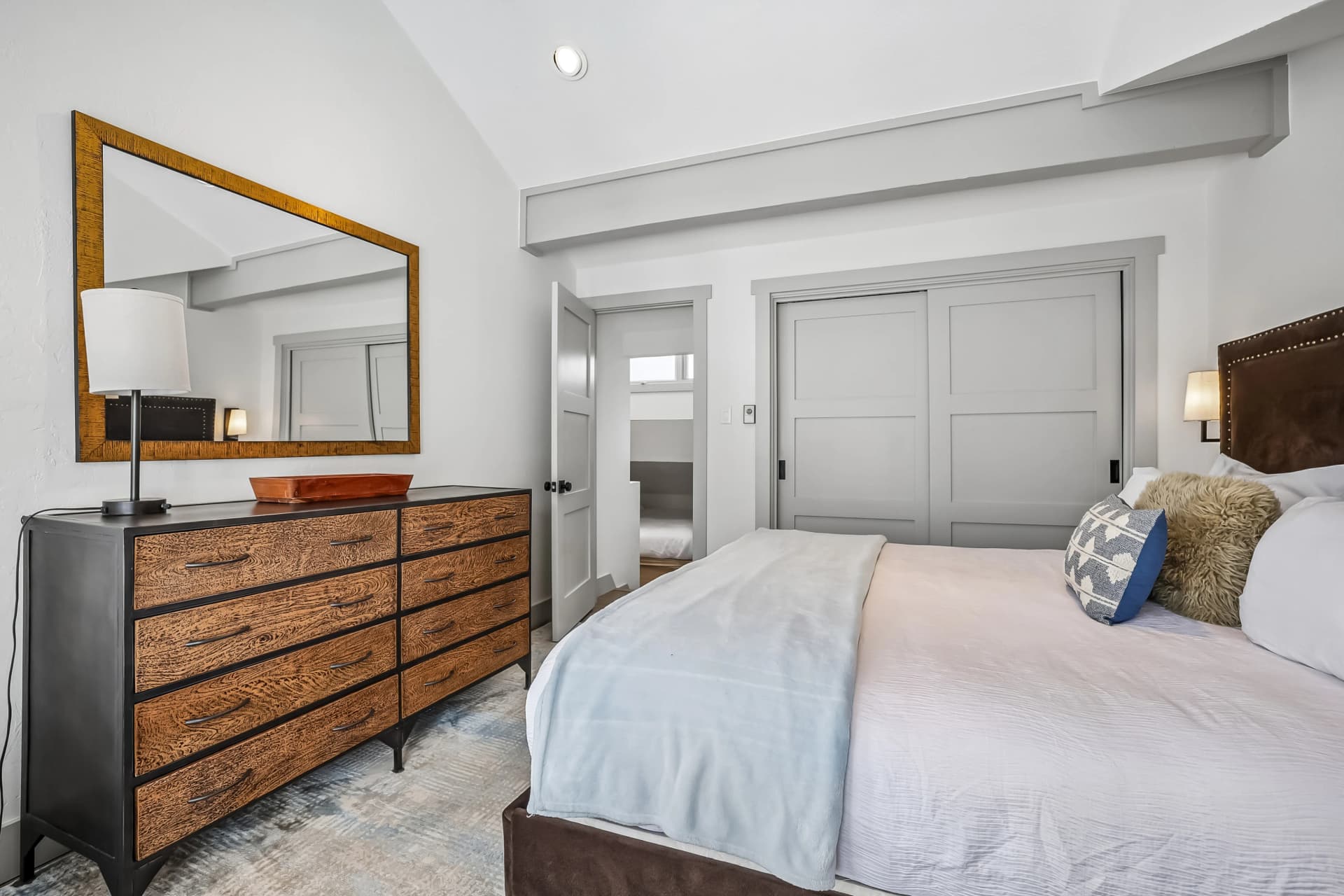 Bedroom - 4 O'Clock Lodge D27 - Breckenridge Vacation Rental