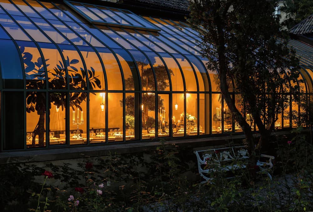 Banquet hall