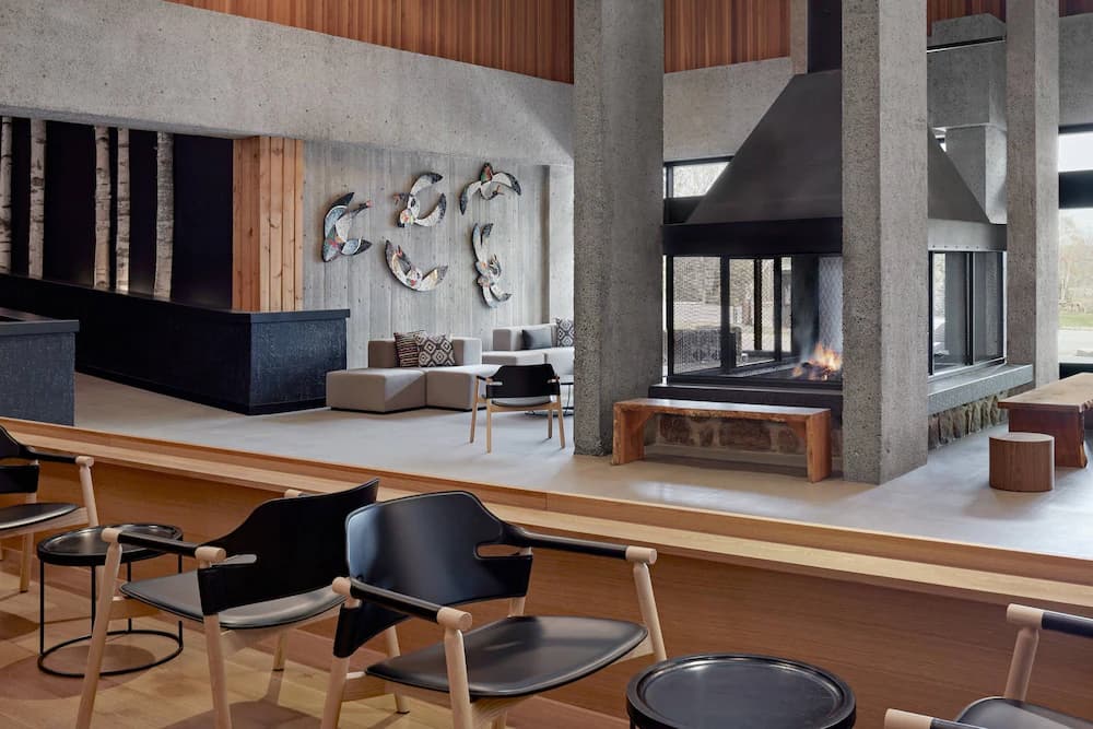 Lobby lounge