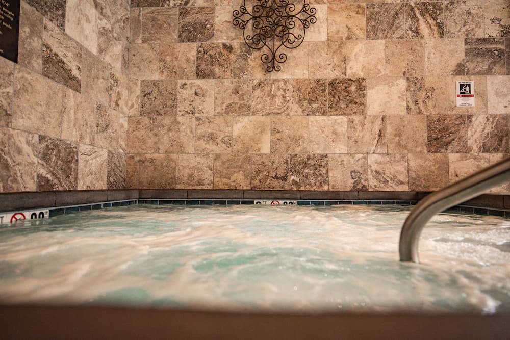 Indoor spa tub
