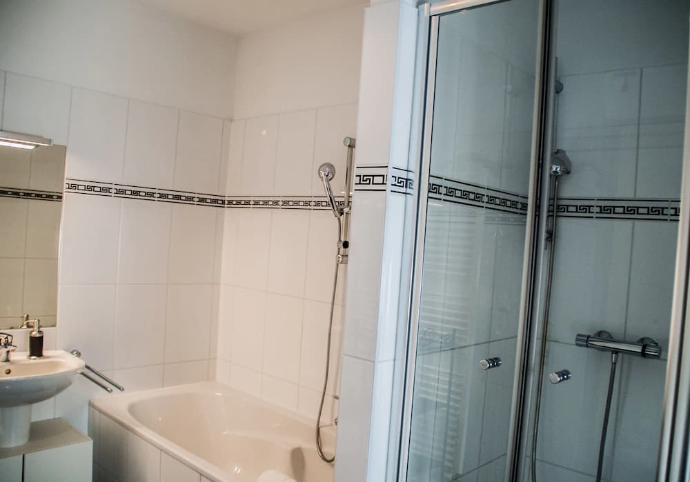 Bathroom shower