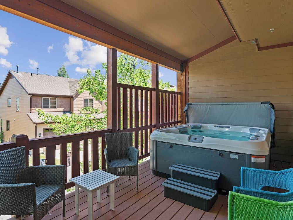 Private spa tub