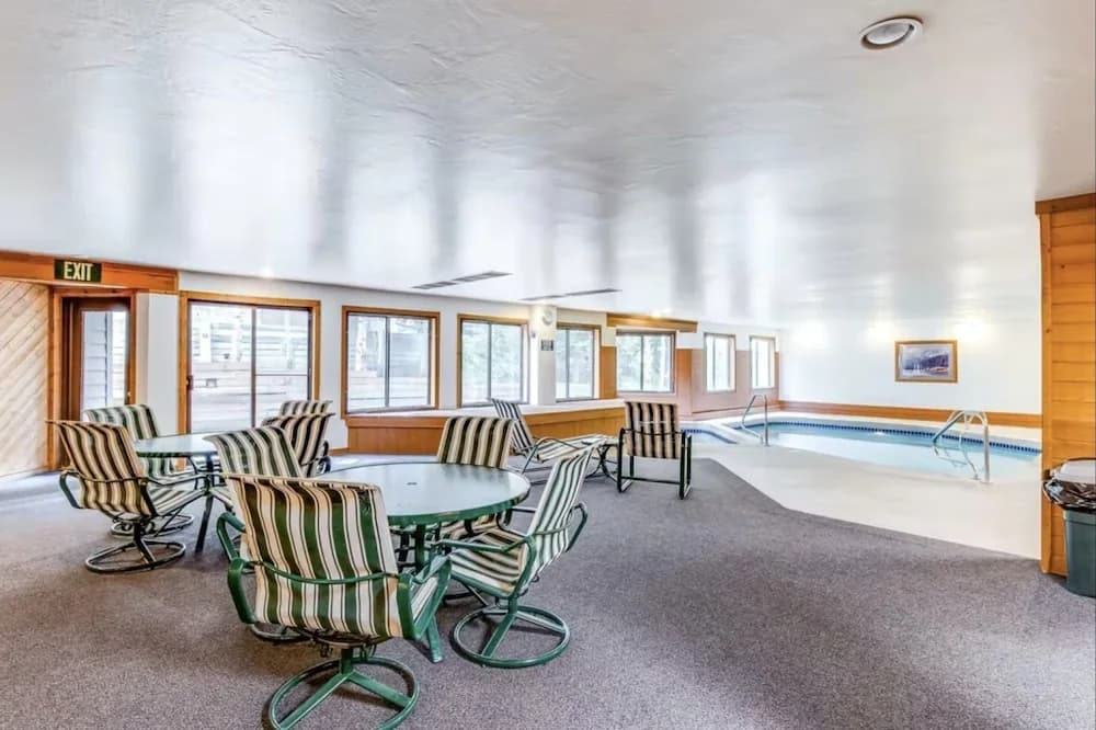 Indoor spa tub