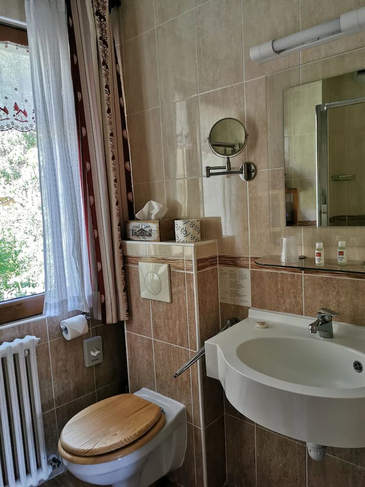 Bathroom sink