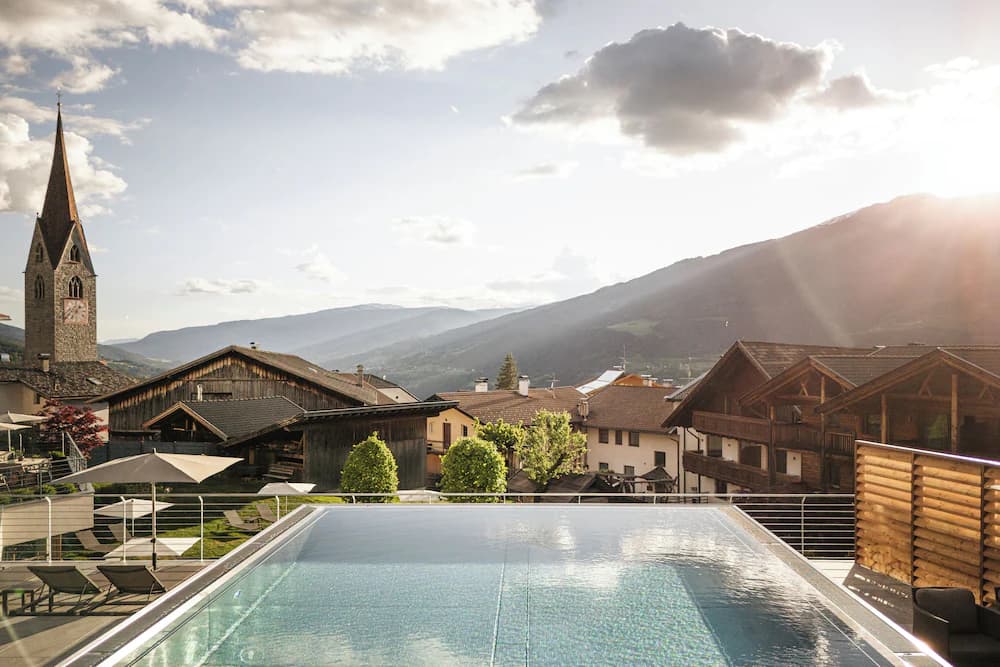 Infinity pool