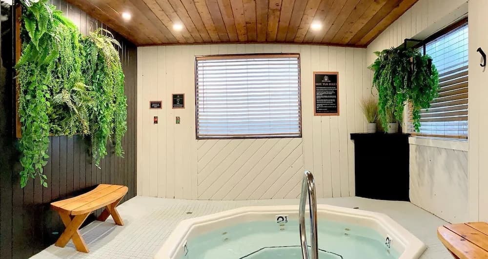 Indoor spa tub