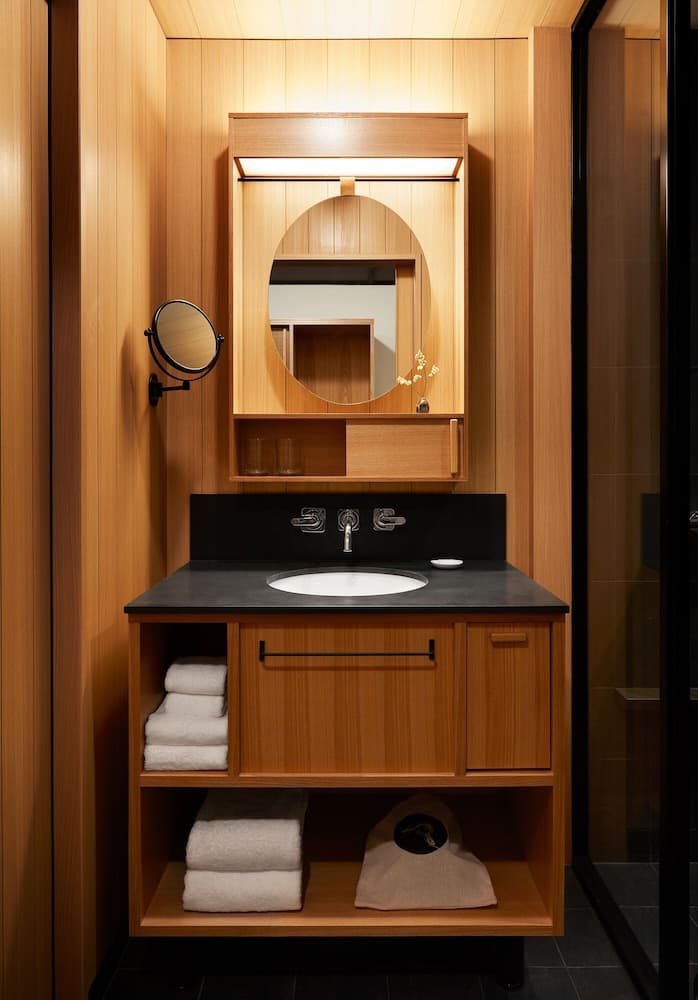 Bathroom sink